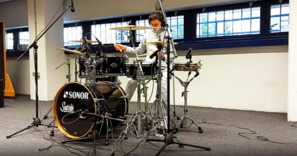 Simon am Schlagzeug virtueller Rundgang